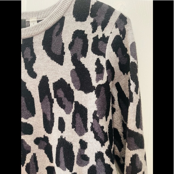 Tahari Sweater - Picture 2 of 2